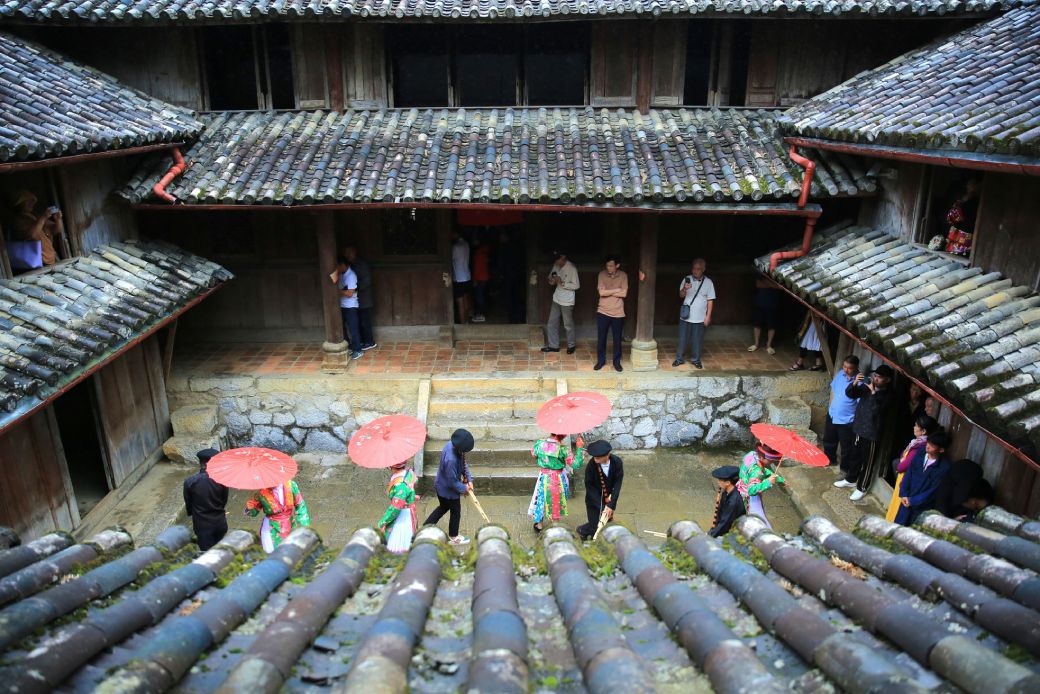 A traditional dance of Ha Giang people